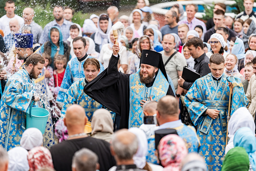 Архиерейское богослужение в соборе Николы Белого города Серпухова